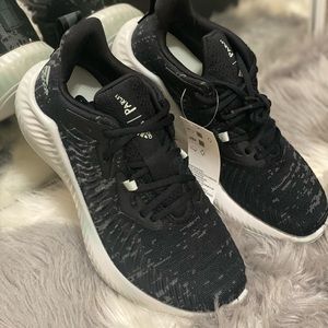 Adidas AlphaBounce Parley
US Size 7 and 8 1/2